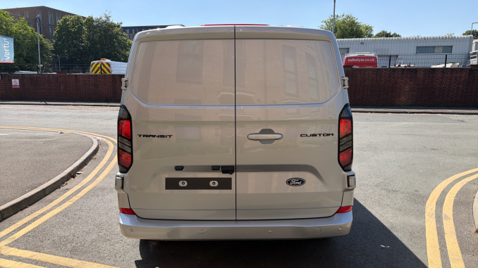 Ford Transit Custom 320 L2 Diesel Fwd 2.0 EcoBlue 136ps H1 Double Cab Van Limited Auto - Image 11